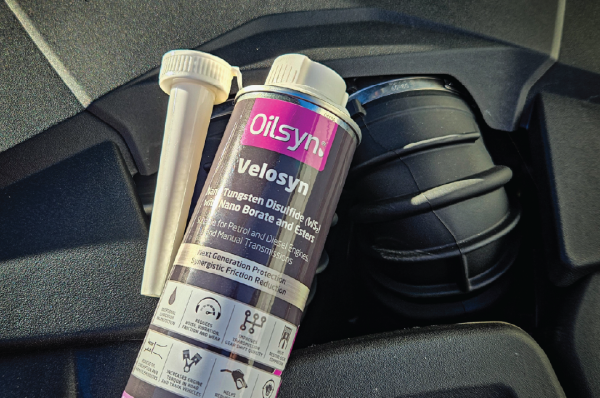 Oilsyn Velosyn on an engine